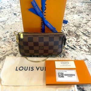 Louis Vuitton mini pochette in Damier Ebene
